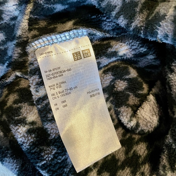 Like New Uniqlo Fleece Jacket - Picture 3 of 3